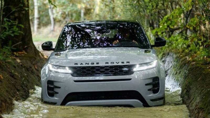 The new Range Rover Evoque reviewed by WhatCar?